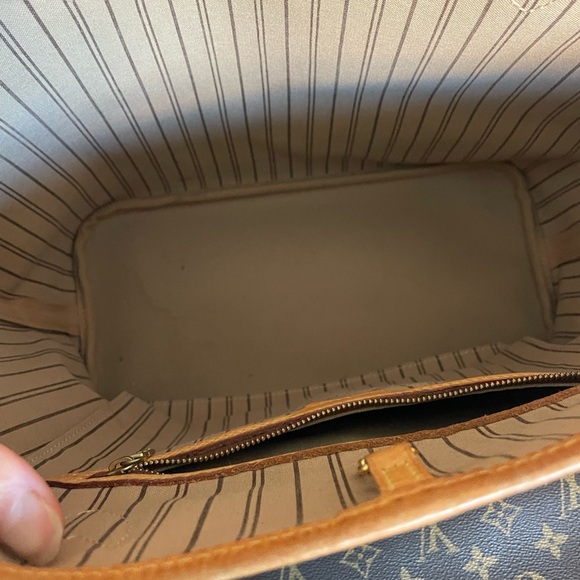 🌿authentic Louis Vuitton neverfull mm tote and pouch. Includes box - Picture 10 of 15